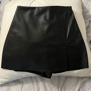 Zara black faux leather mini skort size Medium